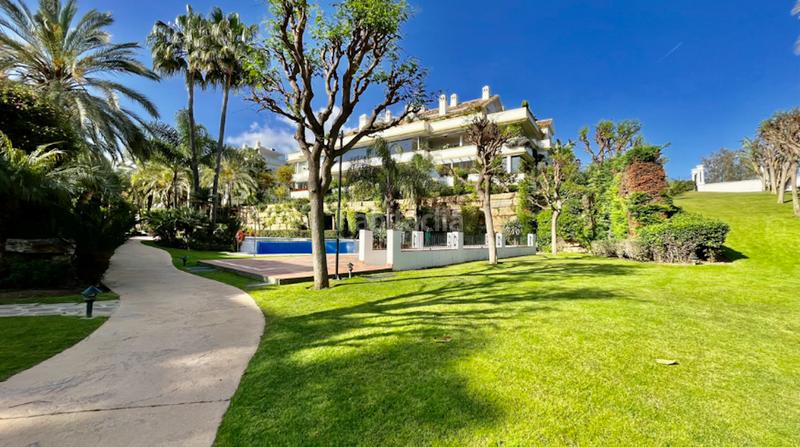 Foto f7bd781a-5e75-46e6-b948-3ccea68ab414. Affitto piano terra con parcheggio piscina in Puente Romano Marbella