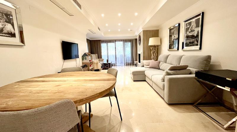 Foto 2450954e-9c0a-44c7-9d59-e91461e50a3c. Alquiler planta baja apartamento en lomas del rey en Marbella