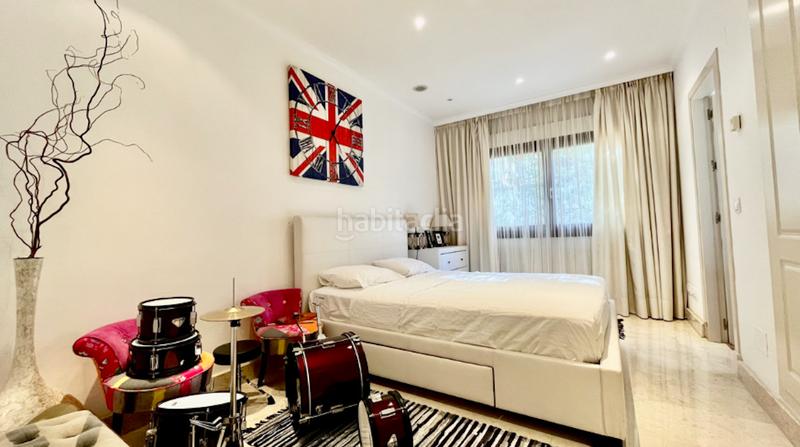 Foto c2a7e9c1-4a5e-4980-b729-18693459c353. Location rez-de-chaussée avec parking piscine dans Puente Romano Marbella