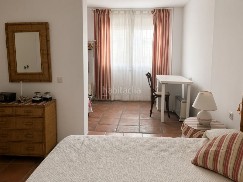 Foto b25bd16a-989f-44c8-9cff-0f96ff437865. Casa adossada amb aparcament piscina a Seghers Estepona