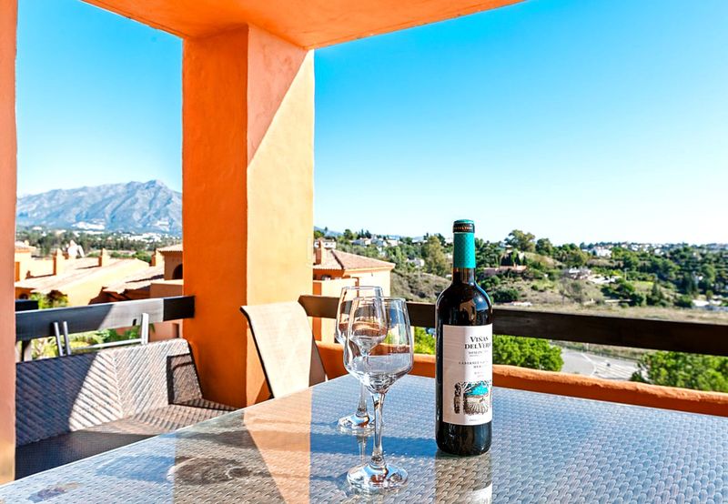 Foto c91f3364-a87d-41a1-9149-e57387013539. Apartament amb aparcament piscina a La Alquería Benahavís
