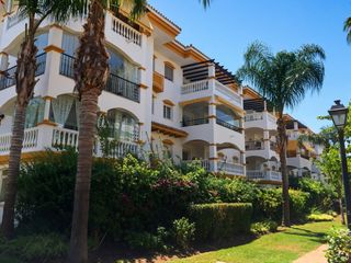Penthouse in La Dama de Noche - La Alzambra. Apartamento luminoso de dos dormitorios en la dama de noche, con