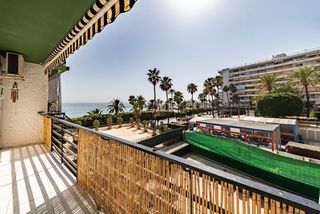 Apartamento en Playa Bajadilla - Puertos. Apartamento en primera línea de playa con vistas al mar