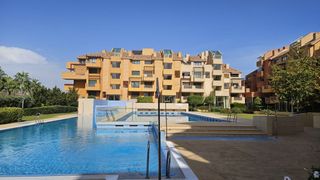 Apartamento en Puerto de Sotogrande-La Marina. Apartamento en sotogrande costa con piscina climatizada, gimnasi