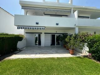 Ground floor in Nueva Andalucía centro. Impresionante apartamento en planta baja en el prestigioso valle