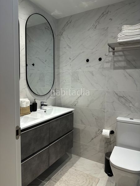 Foto 5be8acff-18ab-4c3c-a3f2-678ab40bec45. Planta baja apartamento nuevo totalmente amueblado en puerto en Estepona