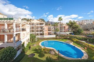 Apartament a Las Brisas. Exquisito apartamento de 2 dormitorios en marbella river garden