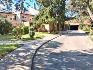 Casa adosada en La Navata. Adosado con jardín, piscina y zonas comunes en la navata