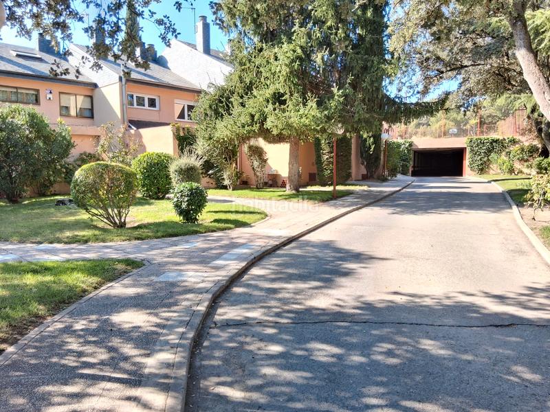 Foto 5ea9ef79-bd4a-4697-a7ba-a65a4e09b0c5. Casa adossada amb calefacció piscina a La Navata Galapagar