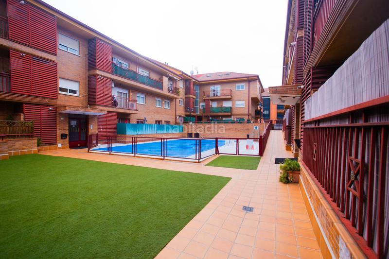 Foto bf31bf20-4114-455a-8a7d-92a3d08b5724. Ground floor with pool in Casa Amarilla Galapagar