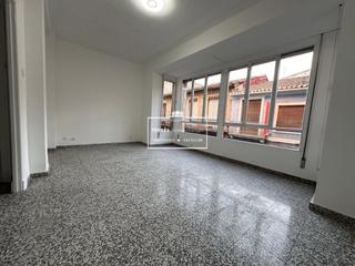 Pis a Centro. Piso en venta en pueblo, 4 dormitorios.