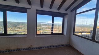 Haus in Vilafamés. Casa en venta en pueblo, 15 dormitorios.