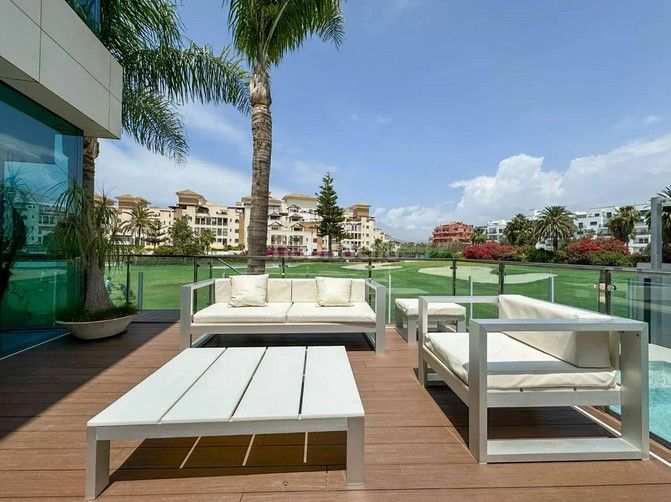 Foto 2ef4b9f0-427e-46ab-898e-5cef9436939d. Chalet avec parking piscine dans Playa de Granada Motril