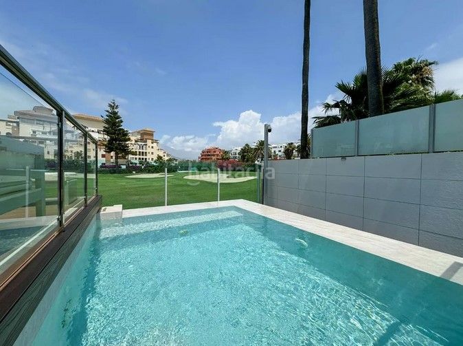 Foto 49ea6082-f4e3-4344-835f-cdcd809750f6. Chalet avec parking piscine dans Playa de Granada Motril
