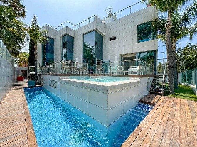 Foto ae6233a1-8084-481e-a51d-046ce0963c93. Chalet avec parking piscine dans Playa de Granada Motril