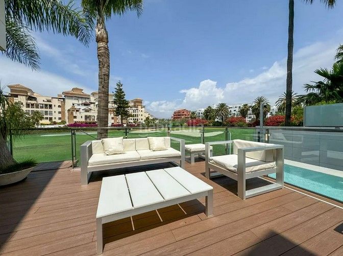Foto e5ebb443-02e4-4462-a75b-2f4b312ebd78. Chalet avec parking piscine dans Playa de Granada Motril