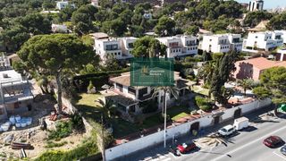 Xalet en Avenida albufereta, de la 34. Chalet independiente en vistahermosa