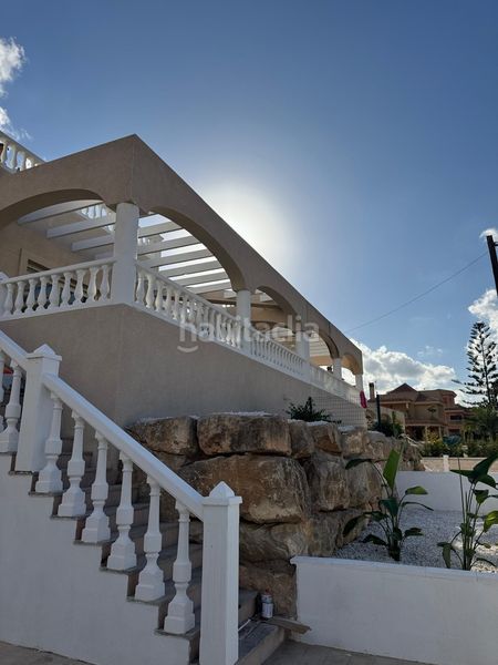 Foto 717d5886-b1e9-4b77-b1a5-31f70d1feb43. Casa adossada amb aparcament piscina a Pueblo Acantilado-Lanuza Campello (el)
