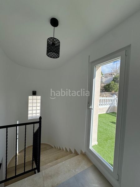 Foto 82f4a6e9-4304-48ae-ba63-9e412263e39a. Casa adossada amb aparcament piscina a Pueblo Acantilado-Lanuza Campello (el)