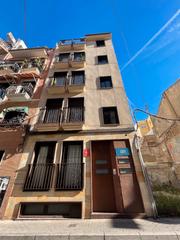 Édifice à Calle díaz moreu 58. Venta edificio con licencias turisticas
