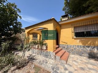 Casa adossada a Calle Calle Violeta 1