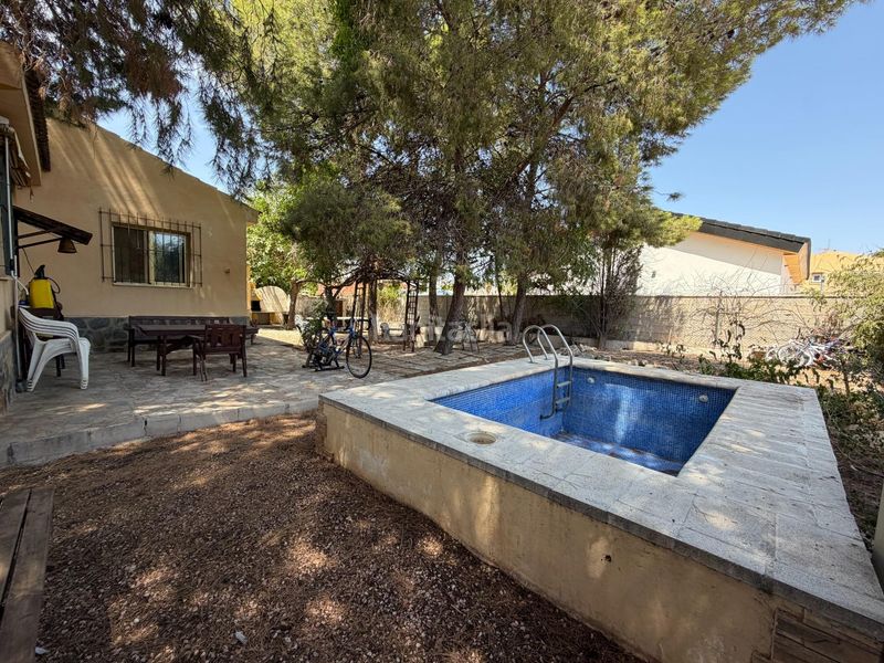 Foto b02109ba-6f0d-4385-b543-90520339f2b4. Casa adossada a calle calle violeta 1 a La Huerta Mutxamel