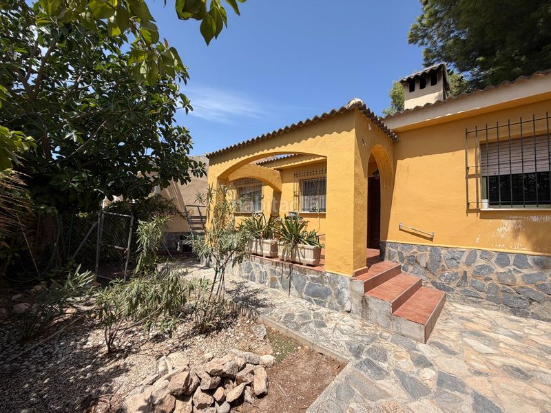 Foto d66b534d-70fc-472b-8872-720d84530885. Casa adossada a calle calle violeta 1 a La Huerta Mutxamel