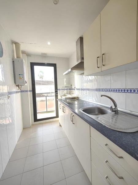 Foto db90e827-7571-4fcf-93c8-cbeab35ff05a. Flat with parking pool in Casco Antiguo Mairena del Aljarafe