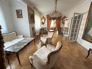 Pis  Calle del general pardiñas. Vivienda señorial con doble orientación en salón