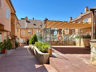 Maison jumelée  Calle gutiérrez soto. Chalet adosado en boadilla del monte, sector b.
