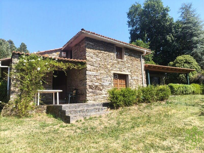 Foto 64fb670c-2e69-4f01-8751-3e90b3dcc2e3. Casa amb xemeneia calefacció aparcament piscina a Abegondo