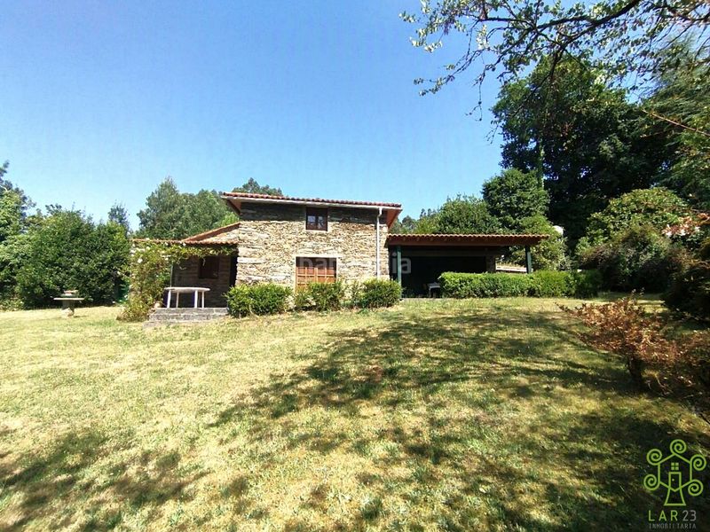 Foto b4f35bef-e247-4d42-8e2d-9f4ffe14ac05. Casa amb xemeneia calefacció aparcament piscina a Abegondo