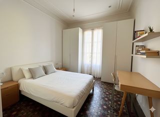 Etagenwohnung in Dreta de l´Eixample. Piso de 107 m2 útiles en eixample con 4 habitaciones y balcón!