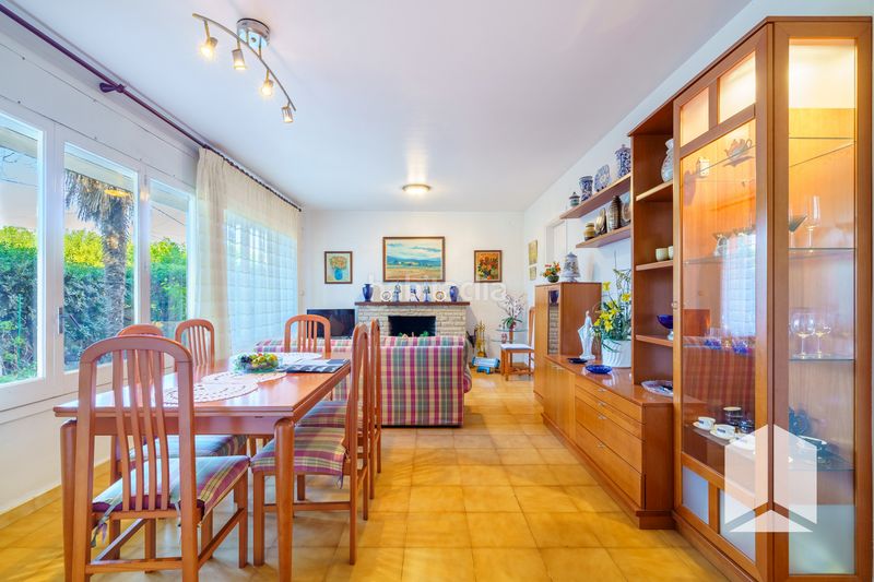 Foto 1c10594f-ee64-4a42-8626-e475600e1bb0. Casa amb aparcament a Lluminetes Castelldefels