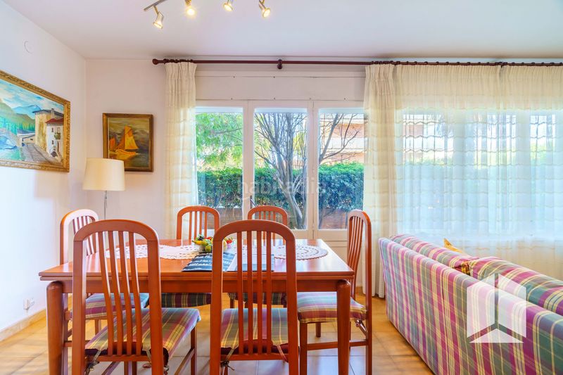 Foto 860f9c1c-ddc0-4ab0-9527-7ccd15fd3435. Casa amb aparcament a Lluminetes Castelldefels