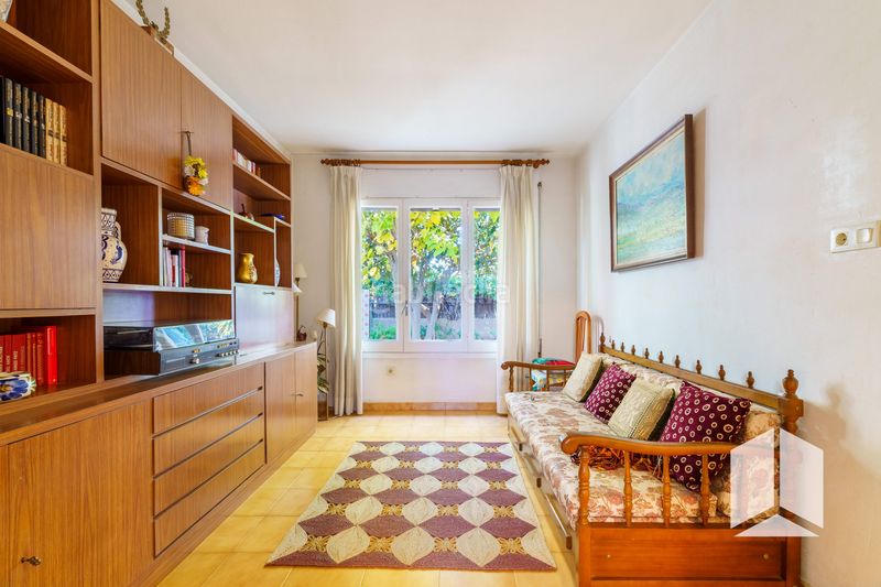 Foto a8b721ab-63dd-4c2f-863b-862488b2bd78. Casa amb aparcament a Lluminetes Castelldefels