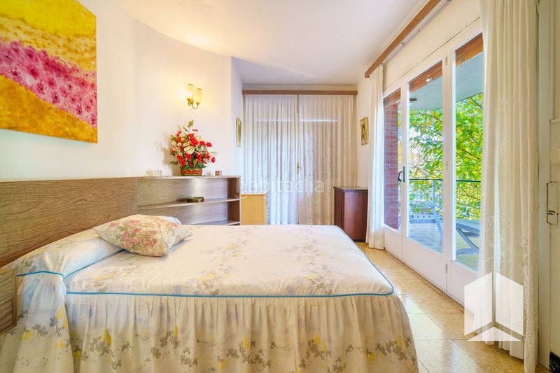 Foto b443c890-3aef-444d-aee8-85c56f5090ca. Casa amb aparcament a Lluminetes Castelldefels