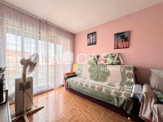 Pis  Carrer de màlaga. Piso en 8ª planta con balcón – 3 habitaciones y vistas despejada