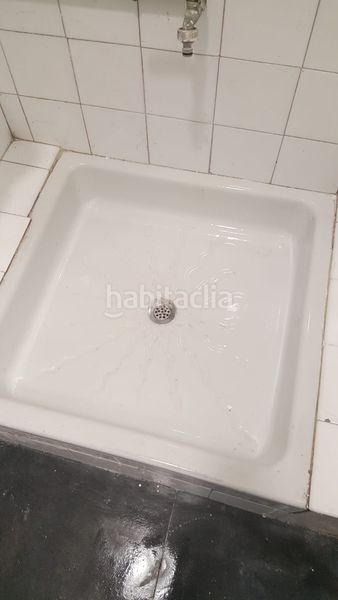 Foto bbb89db4-8a91-4a26-b84e-4909bd0bf045. Local comercial a Hostafrancs Barcelona
