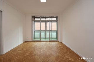 Pis a La Bordeta. Piso exterior con balcón y ascensor en la bordeta  3 habitacione