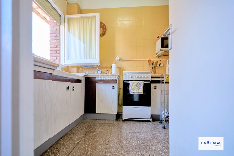 Foto 8c41b2da-b9c0-4349-af16-62a0547ad15f. Piso en La Bordeta Barcelona