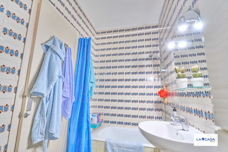 Foto 900942f4-a5e9-493e-81d4-4445567848a8. Piso en La Bordeta Barcelona