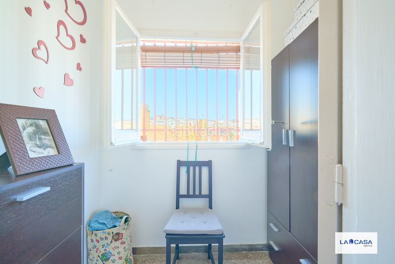 Foto 9ce8a996-d0f9-4339-8570-5d8a8bfe2e93. Piso en La Bordeta Barcelona