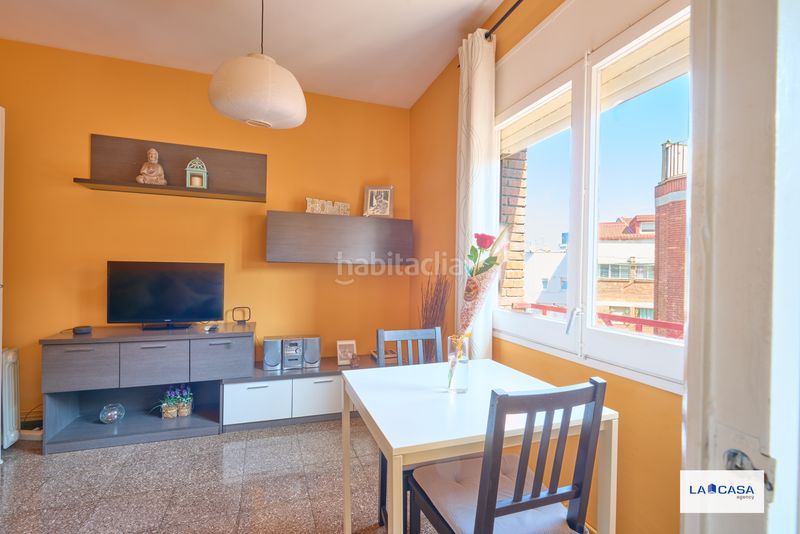 Foto c7ecbc1f-2ced-4372-9a7b-3a0742371853. Piso en La Bordeta Barcelona