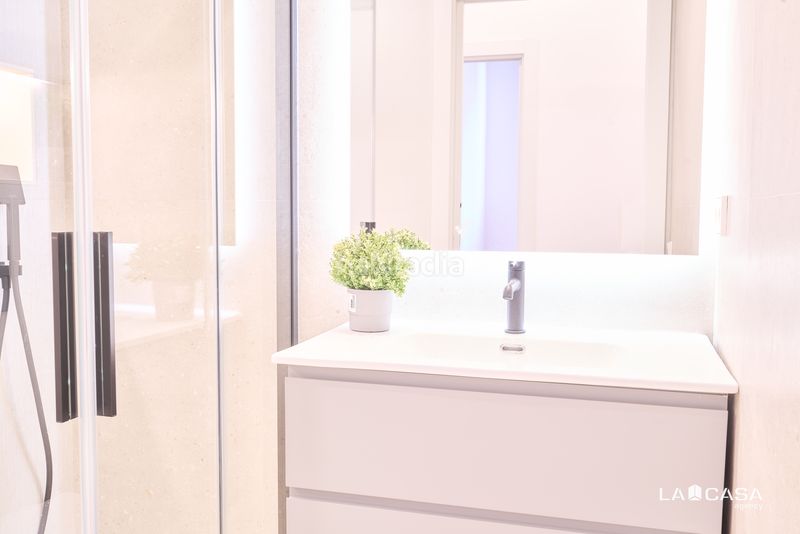 Foto 98bd6397-d1d4-4759-9c1b-4cda2df978bb. Piso en Sants Barcelona