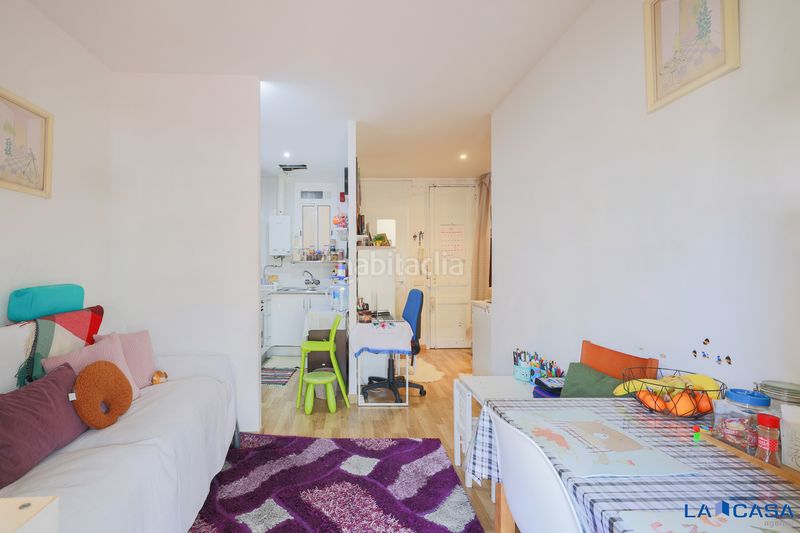 Foto 0662f931-378a-4cbf-9830-01a0bb2f79ed. Pis a Sants Barcelona