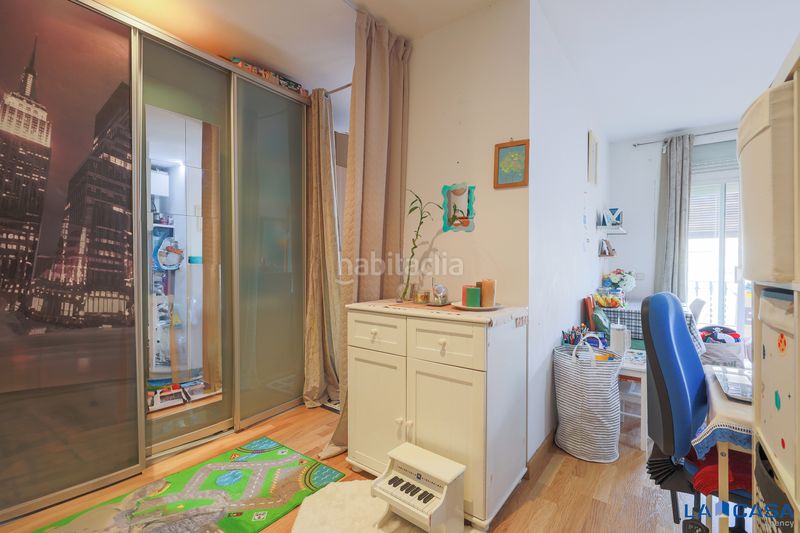 Foto f04f59eb-fad2-46dc-8323-74420a0f7d12. Pis a Sants Barcelona