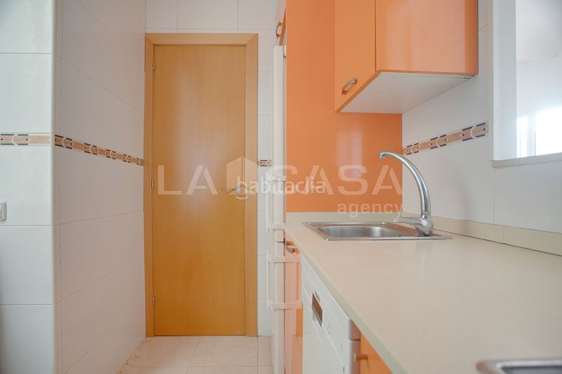 Foto 385f0e1b-1a84-436f-8c97-2d726999a846. Piso en El Camp de l´Arpa del Clot Barcelona