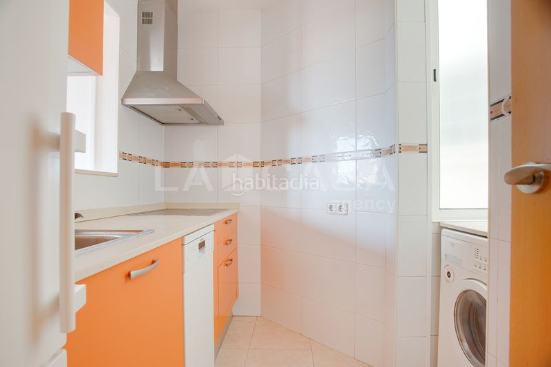 Foto a341166c-77e5-49cc-a11b-a3bbe7de39bb. Piso en El Camp de l´Arpa del Clot Barcelona