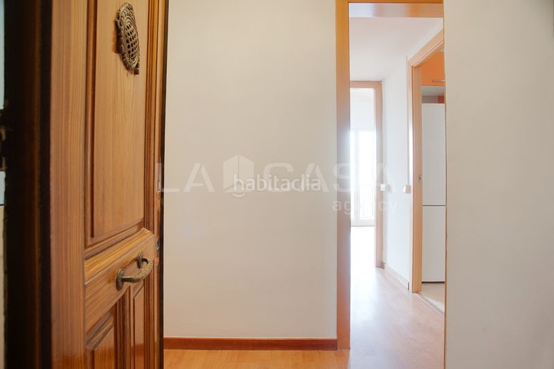 Foto f3bebe5a-4ee7-4e82-8b68-83b8339316eb. Piso en El Camp de l´Arpa del Clot Barcelona